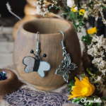 Boucles d'Oreilles Dépareillées- Papillon - Gris Clair & Métal