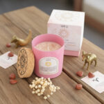 Bougie Astro 1 Bélier - Senteur Bois de Cèdre - Pierre Quartz Rose – Image 2