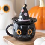 Witchy Whiskers – Mug Céramique Chat & Chapeau Fleuri