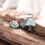 Broche féérique – Licorne, arbre mystique et magie enchantée