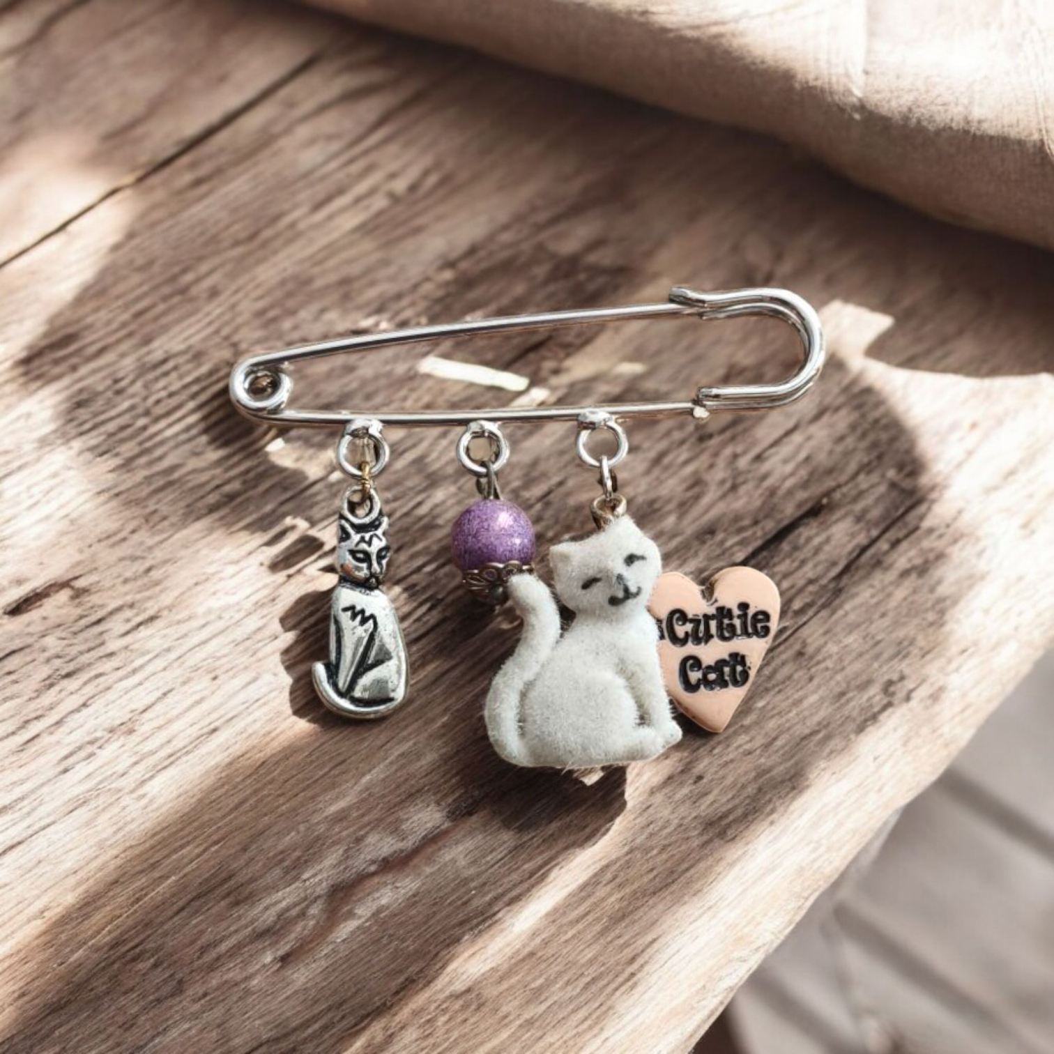 IMG_20250611_100408 Broche Féline "Cutie Cat" – Image 1