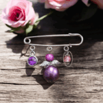 Broche  Ange violet