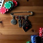 Broche Casino - Rouge