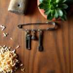 Broche outil & Barbecue - Perle marron