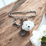 Broche Chien Bichon : douceur et malice