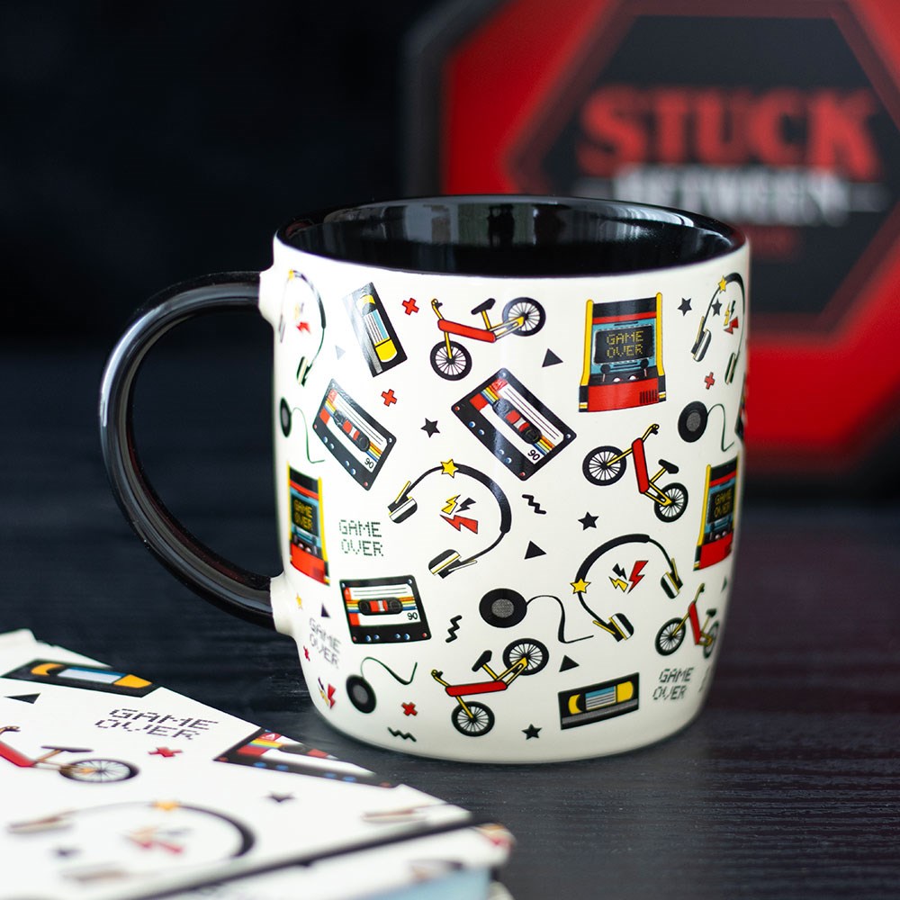 BW_50426 Mug Retro 80s – Pause Café Nostalgique & Icônes Cultes – Image 1