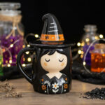 Mug “Sorcière Folklorique” – La Compagne Parfaite pour Vos Boissons d’Automne